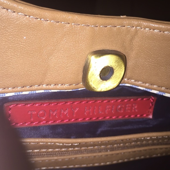 Tommy Hilfiguer purse - Picture 5 of 6